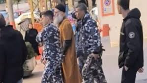 توتر في عرب خلدة: المحتجون يقطعون الطريق قرب سوبر ماركت الرمال للمطالبة بالإفراج عن أحمد الأسير